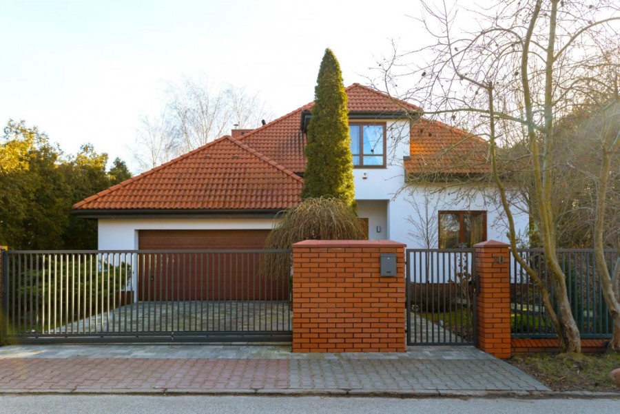 powiat warszawski zachodni, Łomianki, Wyjątkowy dom w sercu Łomianek