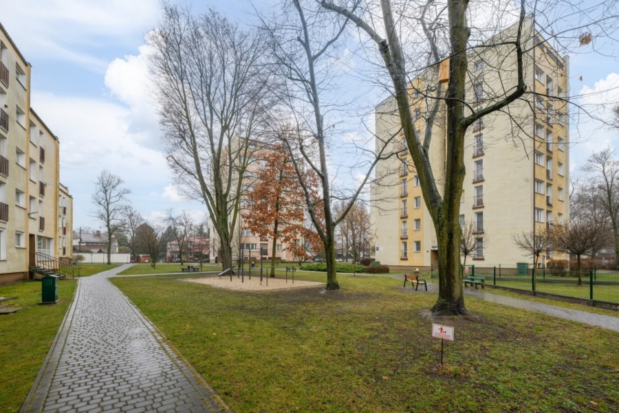 Warszawa, Praga-Południe Gocław, Biskupia, Ostatnie piętro, blok wybudowany z cegły