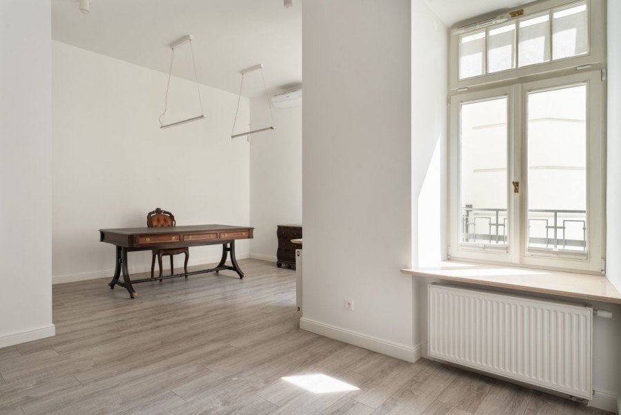 Warszawa, Śródmieście, Hoża, Lokal z klimatyzacją w eleganckiej kamienicy