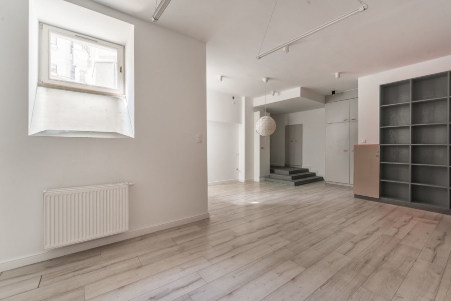 Warszawa, Śródmieście, Hoża, Lokal z klimatyzacją w eleganckiej kamienicy