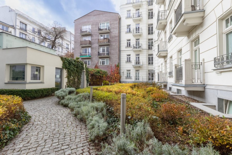 Warszawa, Śródmieście, Hoża, Lokal z klimatyzacją w eleganckiej kamienicy