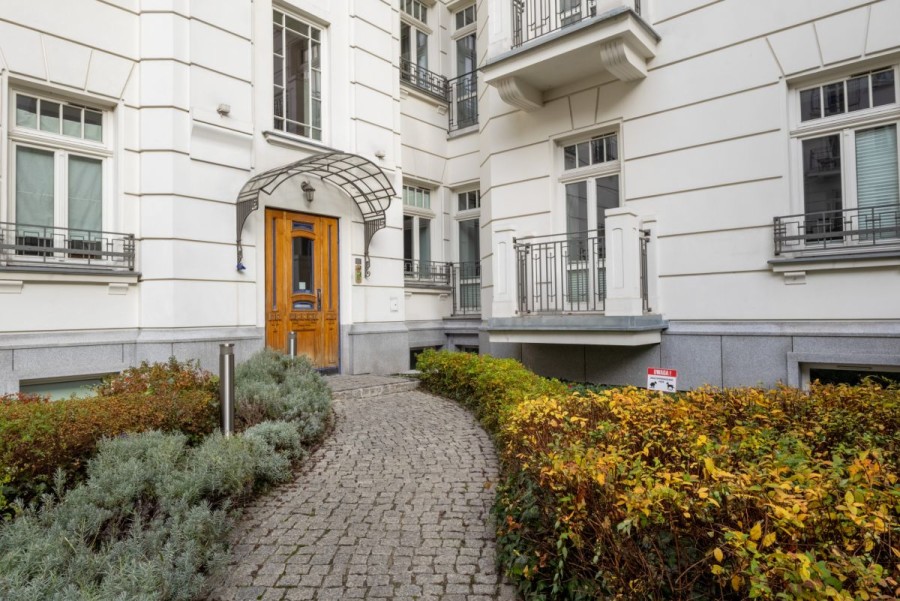 Warszawa, Śródmieście, Hoża, Lokal z klimatyzacją w eleganckiej kamienicy