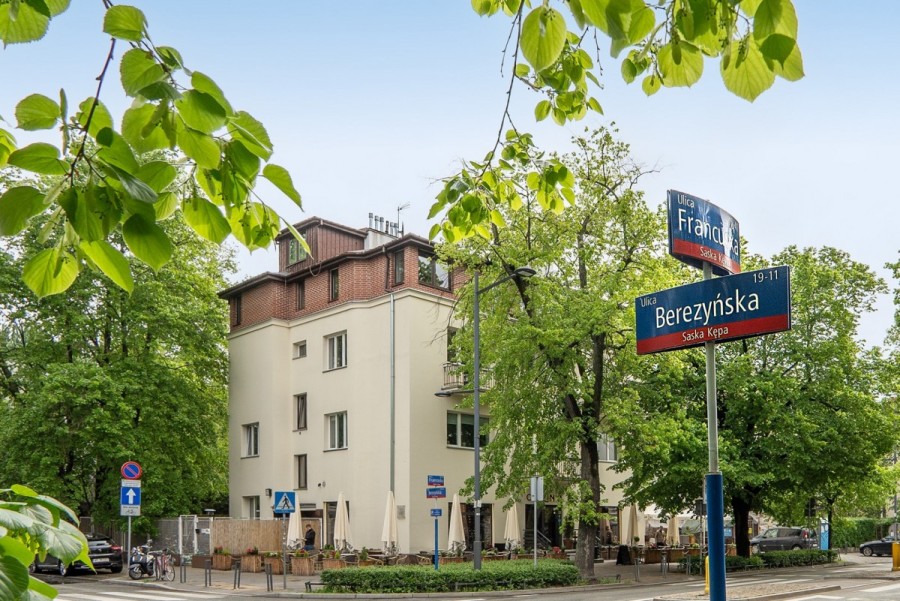 Warszawa, Praga-Południe Saska Kępa, Berezyńska, Kwalerka na Saskiej Kępię + miejsce postojowe