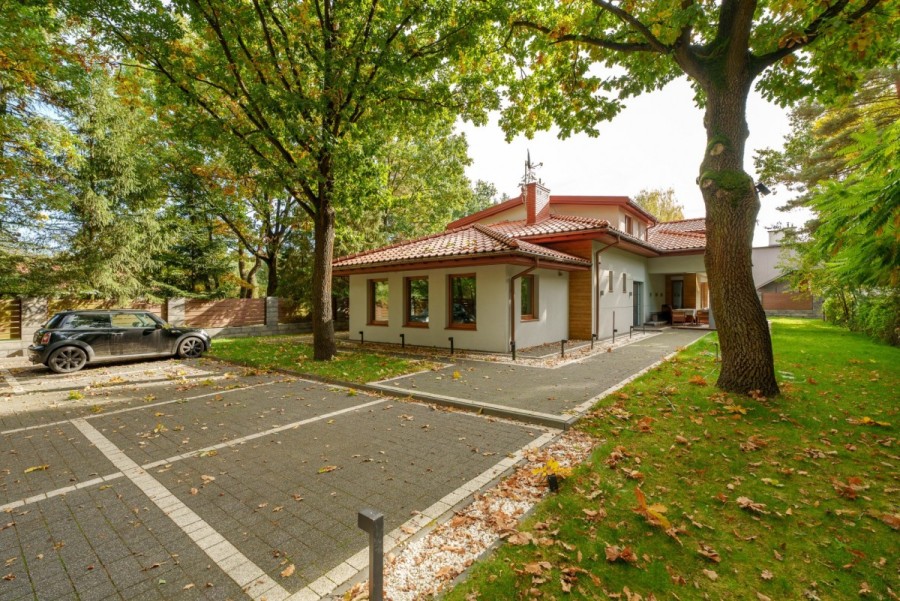 Warszawa, Wawer Falenica, Dom wolnostojący na skraju lasu