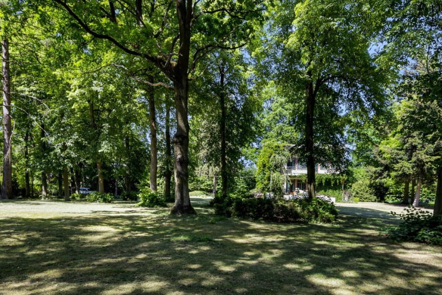 Warszawa, Wawer Nadwiśle, Rezydencja z ogrodem 12 0000 m² / Wawer