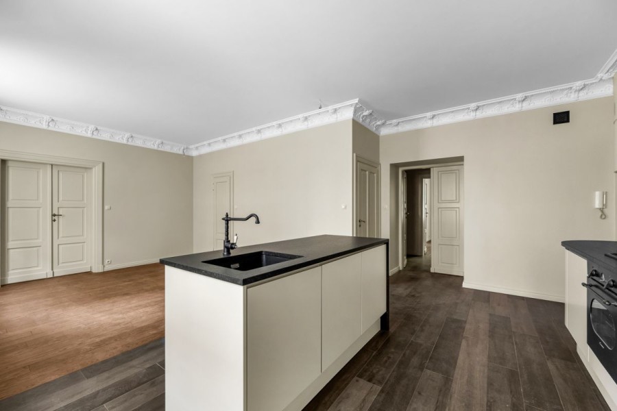 Warszawa, Praga-Północ, Targowa, Przestronny apartament w kamienicy tuż przy metrze