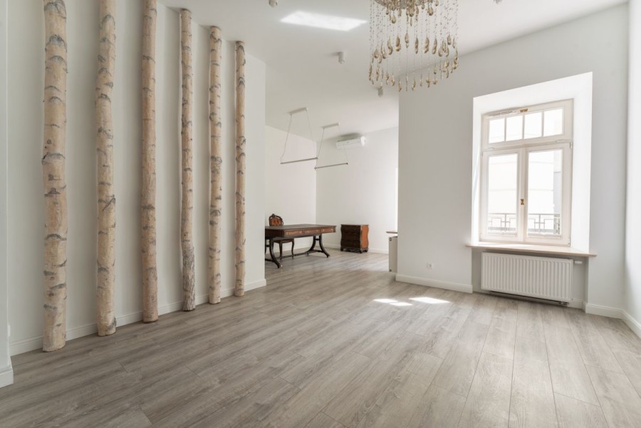 Warszawa, Śródmieście, Elegancki lokal z klimatyzacją w kamienicy
