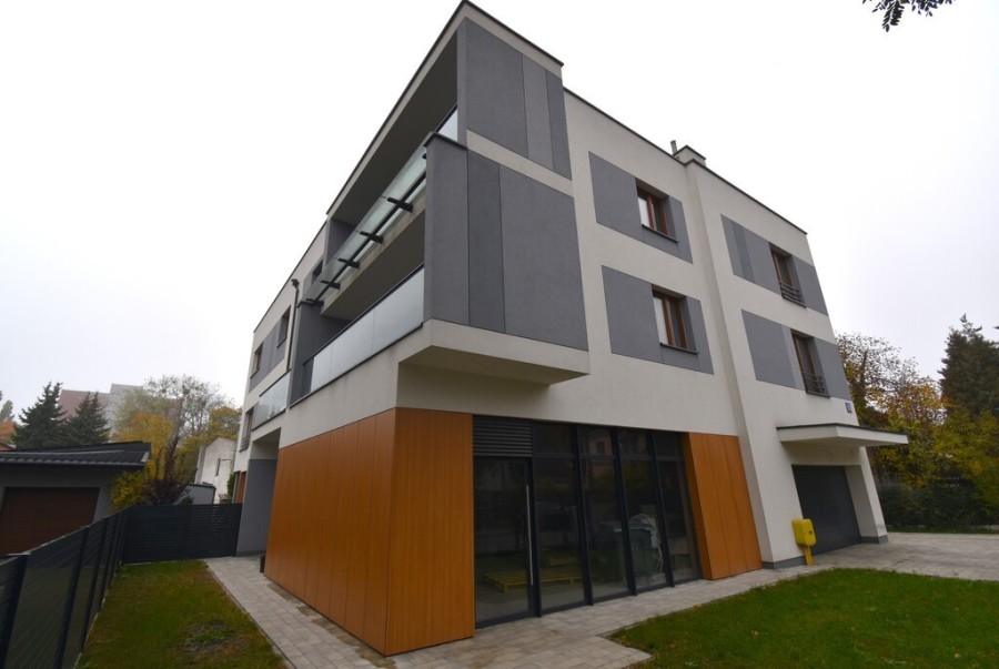 Warszawa, Targówek, Nowy lokal usługowy z witrynami na parterze