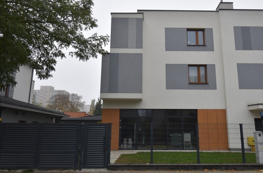 Warszawa, Targówek, Nowy lokal usługowy z witrynami na parterze
