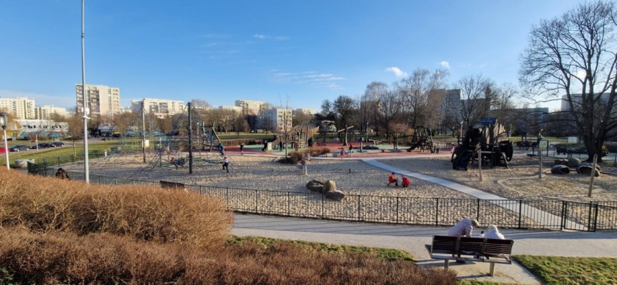 Warszawa, Ursynów Północny, Przy parku i metrze na Ursynowie