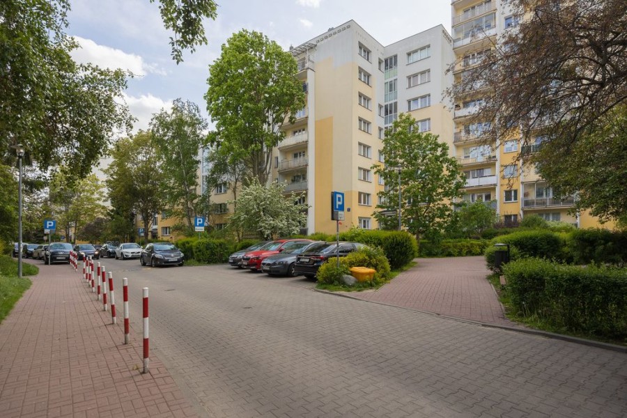 Warszawa, Ursynów, Związku Walki Młodych, Dwustronne 200 metrów od metra Stokłosy