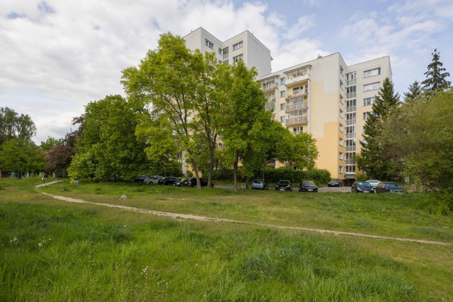 Warszawa, Ursynów, Związku Walki Młodych, Dwustronne 200 metrów od metra Stokłosy