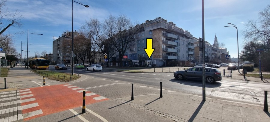 Warszawa, Praga-Południe Grochów, Witryna. Przy głównej ulicy. Na rogu.