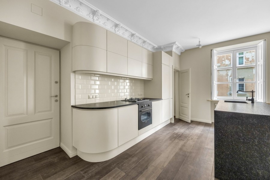 Warszawa, Praga-Północ, Przestronny apartament w kamienicy tuż przy metrze