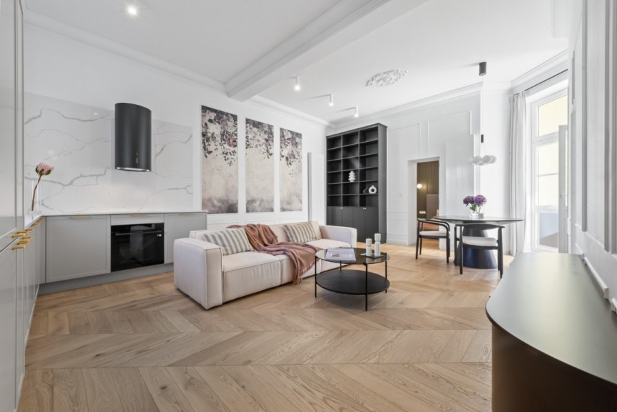 Warszawa, Śródmieście, Apartament pod klucz w odrestaurowanej kamienicy