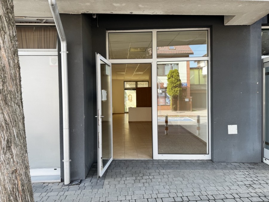 powiat nowodworski, Nowy Dwór Mazowiecki, Lokal usługowo-handlowy w centrum NDM